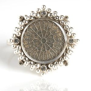 VSA Cloister Grande Mystical Rose Cuff